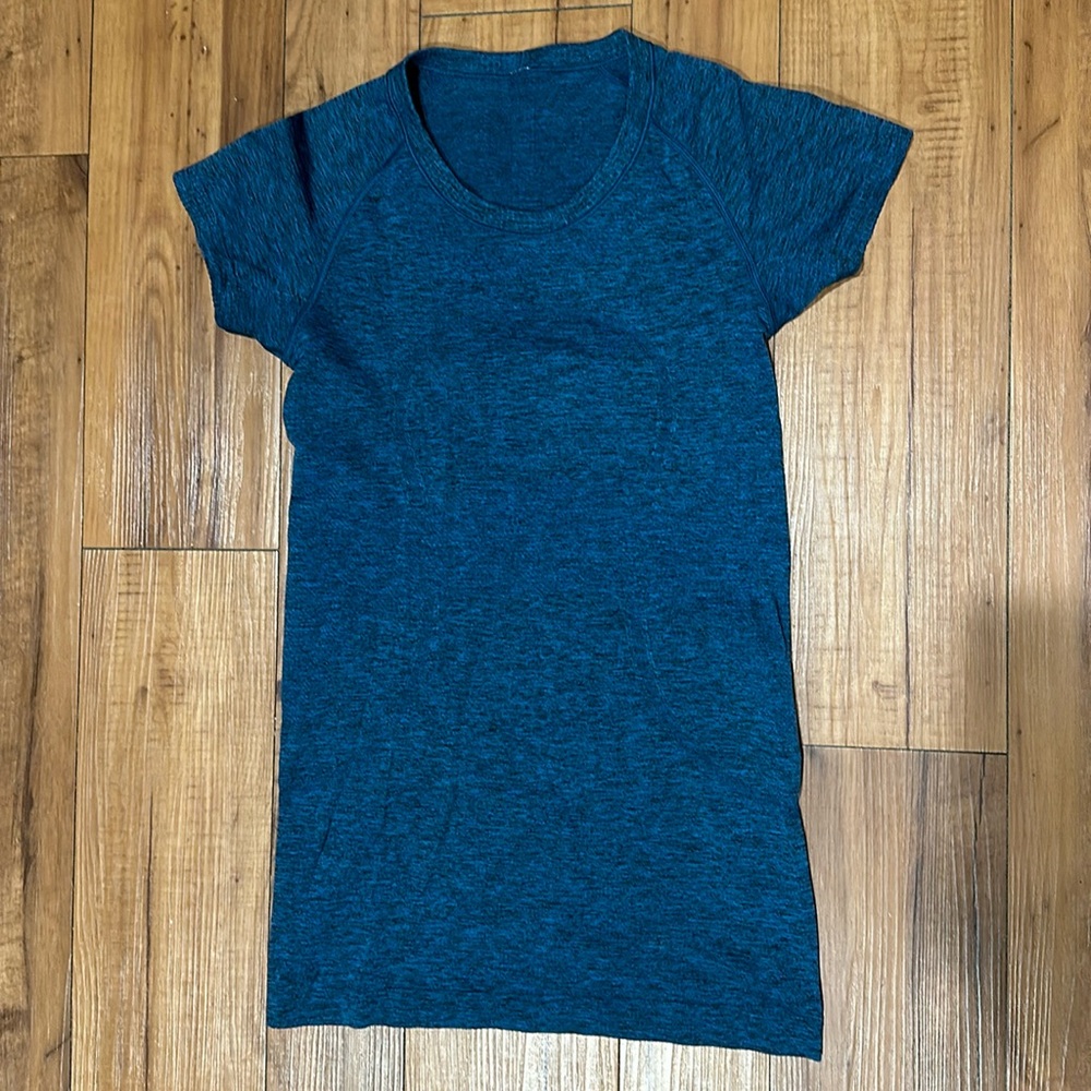 Lulu Lemon women’s short sleeve shirt